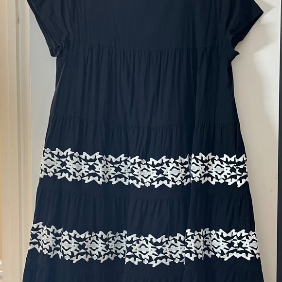 Roller Rabbit dress - Picture 2 of 3